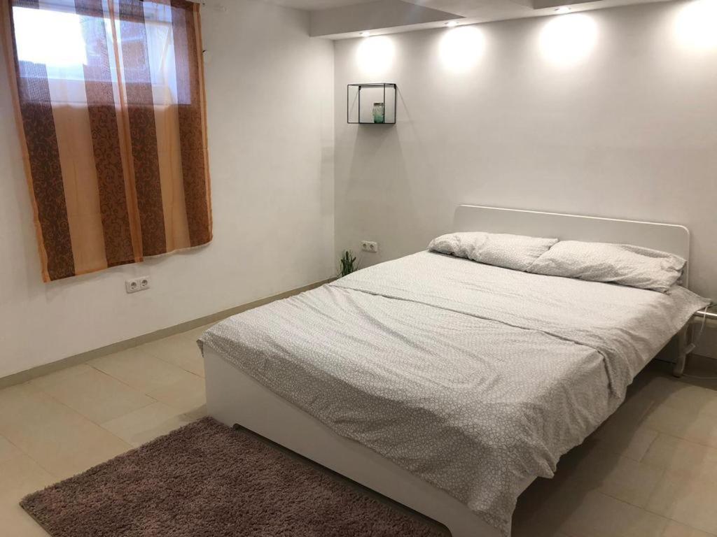 Apartment Bescheidene Untergeschoss In Guter Lage. *