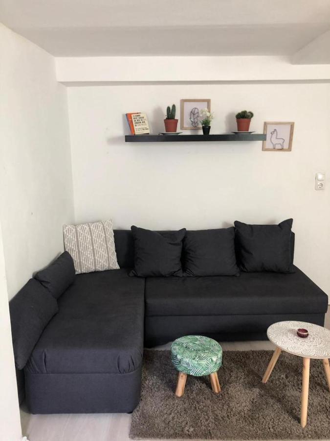 Bescheidene Untergeschoss In Guter Lage. Apartment *