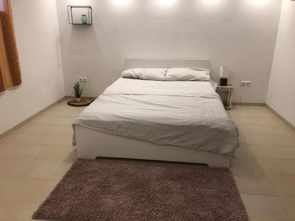 Apartment Bescheidene Untergeschoss In Guter Lage. *